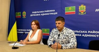 18 серпня 2026 року за участі виконуючого обов’язки начальника Подільської районної військової адміністрації Руслана Пітака відбулася онлайн-нарада на тему: «Безбар’єрність туристичних локацій: виклики, потреби та успішні практики» 18 серпня 2026 року за участі виконуючого обов’язки начальника Подільської районної військової адміністрації Руслана Пітака відбулася онлайн-нарада на тему: «Безбар’єрність туристичних локацій: виклики, потреби та успішні практики»