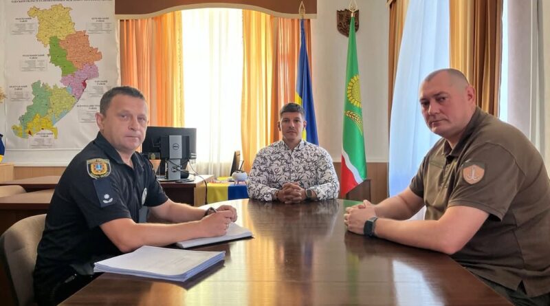 18 серпня 2026 року виконуючий обовʼязки начальника Подільської районної військової адміністрації Руслан Пітак провів робочу зустріч із начальником Подільського районного ТЦК та СП Русланом Ткачем та начальником сектору моніторингу, майором поліції Ігорем Гритенюком