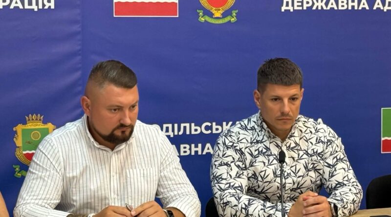 18 серпня 2026 року під керівництвом в.о. начальника Подільської районної державної адміністрації Руслана Пітака відбулося чергове засідання Комісії з розгляду заяв членів сімей осіб, які загинули (пропали безвісти), померли, та осіб з інвалідністю про призначення грошової компенсації при Подільській районній державній адміністрації