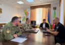 06 жовтня 2026 року виконуючий обов’язки начальника Подільської районної військової адміністрації Руслан Пітак провів робочу зустріч із начальником відділення Військової служби правопорядку, підполковником Павлом Хоменком, начальником Подільського районного управління поліції ГУНП в Одеській області Олегом Жуковським та тимчасово виконуючим обов’язки начальника Подільського районного територіального центру комплектування та соціальної підтримки Олександром Присяжнюком