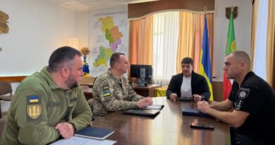 06 жовтня 2026 року виконуючий обов’язки начальника Подільської районної військової адміністрації Руслан Пітак провів робочу зустріч із начальником відділення Військової служби правопорядку, підполковником Павлом Хоменком, начальником Подільського районного управління поліції ГУНП в Одеській області Олегом Жуковським та тимчасово виконуючим обов’язки начальника Подільського районного територіального центру комплектування та соціальної підтримки Олександром Присяжнюком 06 жовтня 2026 року виконуючий обов’язки начальника Подільської районної військової адміністрації Руслан Пітак провів робочу зустріч із начальником відділення Військової служби правопорядку, підполковником Павлом Хоменком, начальником Подільського районного управління поліції ГУНП в Одеській області Олегом Жуковським та тимчасово виконуючим обов’язки начальника Подільського районного територіального центру комплектування та соціальної підтримки Олександром Присяжнюком
