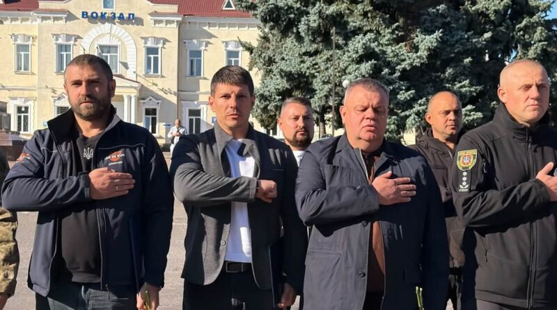 1 жовтня 2026 року за участю виконуючого обов’язки начальника Подільської районної військової адміністрації Руслана Пітака, на площі біля погруддя Тараса Шевченка відбувся урочистий захід з нагоди Дня захисників і захисниць України 1 жовтня 2026 року за участю виконуючого обов’язки начальника Подільської районної військової адміністрації Руслана Пітака, на площі біля погруддя Тараса Шевченка відбувся урочистий захід з нагоди Дня захисників і захисниць України