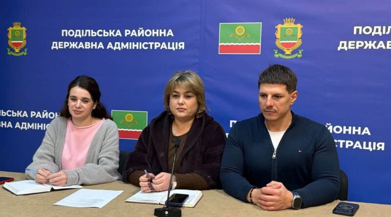 29 жовтня 2026 року під головуванням заступника голови Одеської обласної державної адміністрації Антона Шалигайла за участі виконуючого обов’язки начальника Подільської районної військової адміністрації Руслана Пітака відбулося онлайн-засідання обласного організаційного комітету з питань організації та проведення фізкультурно-оздоровчих заходів і змагань у межах проєкту «Пліч-о-пліч: Всеукраїнські шкільні та студентські ліги» у 2026/2027 навчальному році під гаслом «Разом переможемо»